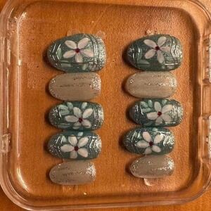 Botanic Noir –‎ Press-On Nail Set